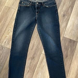 Women’s Levi’s Denizen jeans
